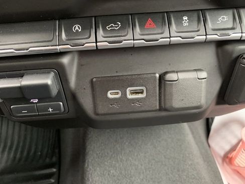 Used 2022 Chevrolet Silverado 1500 Custom image 26