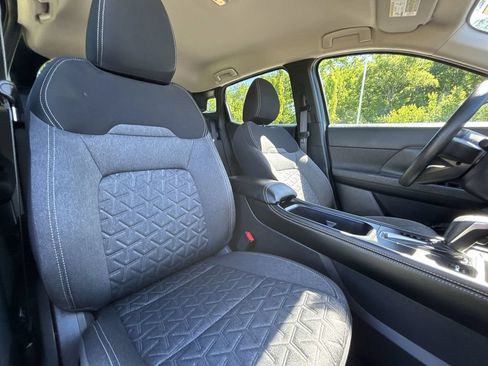 Certified 2025 Nissan Kicks SV AWD/4WD image 28