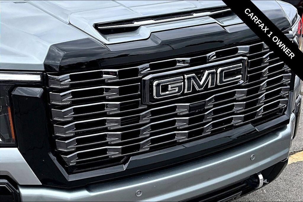 Used 2025 GMC Sierra 3500 Denali Ultimate AWD/4WD image 33