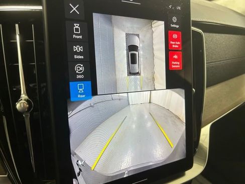 Used 2025 Volvo XC90 B5 Plus AWD/4WD image 18