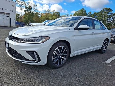 New 2026 Volkswagen Jetta SE image 2