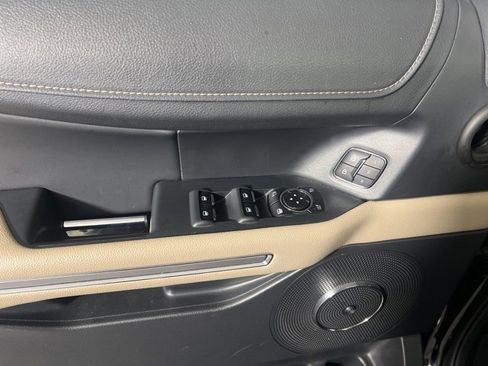 Used 2024 Ford Expedition Limited image 10