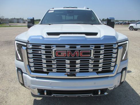 New 2026 GMC Sierra 2500 Denali w/ Denali Reserve Package AWD/4WD image 12