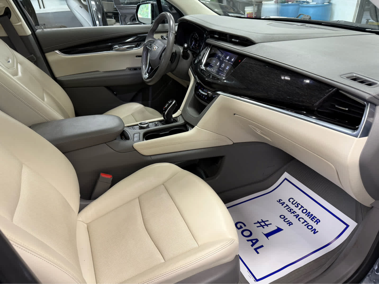Used 2021 Cadillac XT6 Premium Luxury w/ LPO, Floor Liner Package AWD/4WD image 34