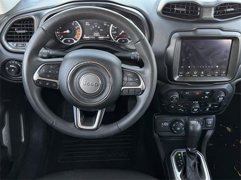Used 2022 Jeep Renegade Latitude image 10