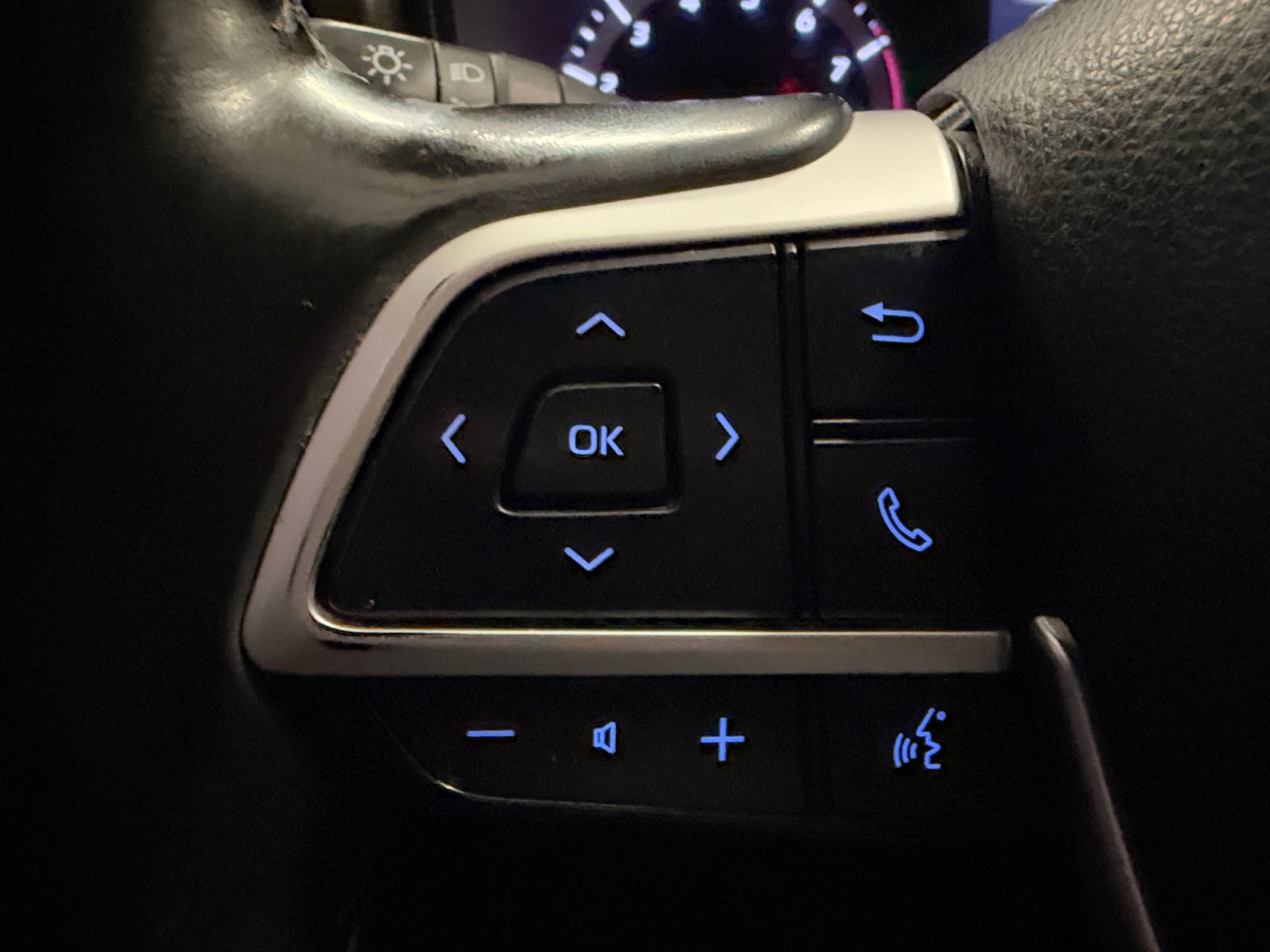 Used 2022 Toyota Highlander LE FWD image 41