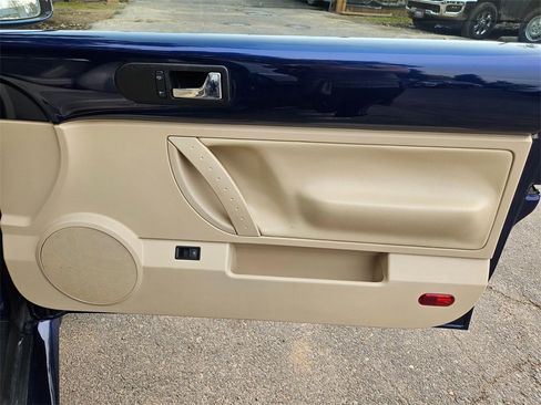 Used 2007 Volkswagen Beetle Convertible w/ Package 2 image 17