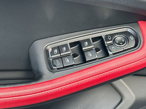 Used 2025 Porsche Macan image 13