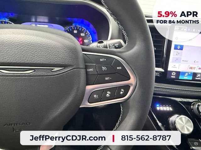 New 2027 Chrysler Pacifica Select AWD/4WD image 13