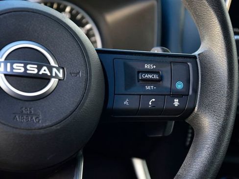 Used 2023 Nissan Rogue SV image 17