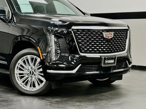 Used 2025 Cadillac Escalade ESV Premium Luxury AWD/4WD image 3