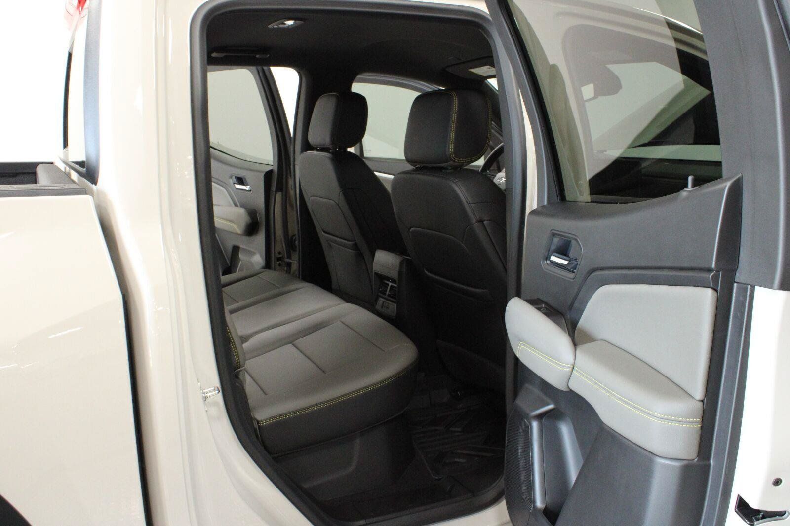 Certified 2026 Chevrolet Colorado ZR2 w/ Technology Package AWD/4WD image 12