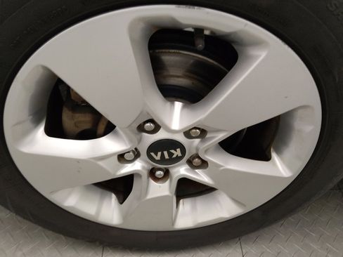 Used 2017 Kia Soul image 31