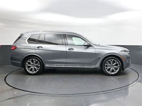 Used 2024 BMW X7 xDrive40i image 3