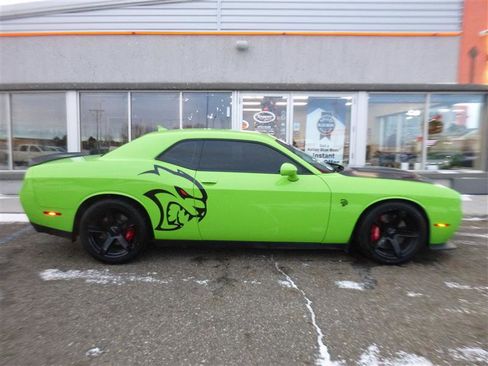 Used 2015 Dodge Challenger SRT Hellcat image 4