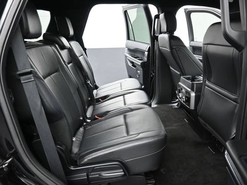 Used 2018 Ford Expedition XLT w/ Equipment Group 202A RWD image 23