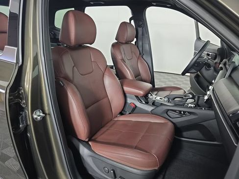 Used 2024 Kia Telluride EX w/ EX Captain's Chair Package AWD/4WD image 22
