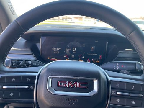 Used 2025 GMC Acadia Elevation image 10