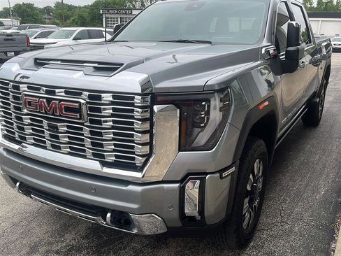Used 2025 GMC Sierra 2500 Denali w/ Denali Reserve Package AWD/4WD image 2