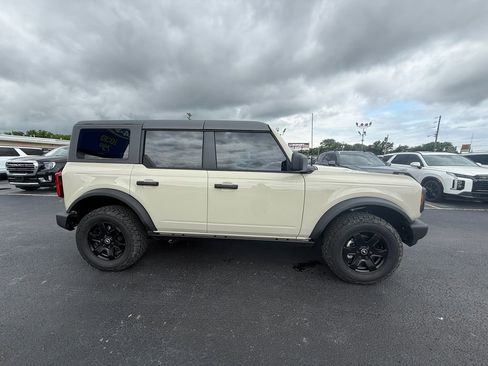 Used 2025 Ford Bronco 4-Door AWD/4WD image 2