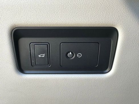 Used 2023 Jaguar F-PACE S image 33