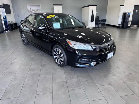 Used 2017 Honda Accord Touring image 7