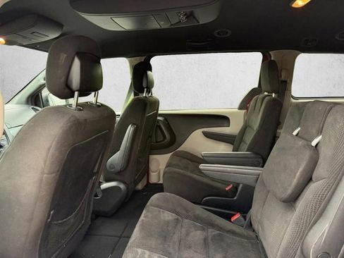 Used 2016 Dodge Grand Caravan SE FWD image 11