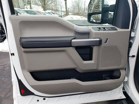 Used 2022 Ford F250 XLT w/ XLT Premium Package image 9