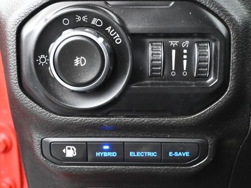 Used 2021 Jeep Wrangler Unlimited Sahara w/ Cold Weather Group image 10