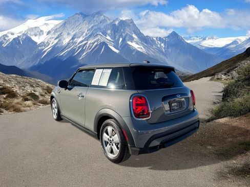 Used 2022 MINI Cooper 2-Door Hardtop image 3