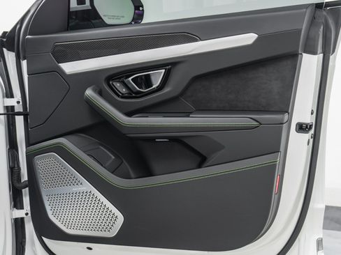 Used 2021 Lamborghini Urus image 46