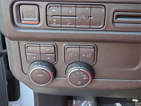 Used 2024 Chevrolet Tahoe Premier image 25