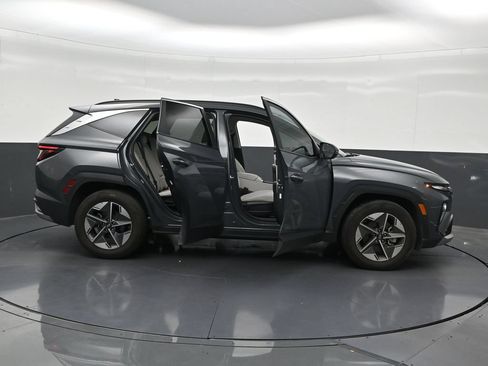 Used 2025 Hyundai Tucson SEL FWD image 36