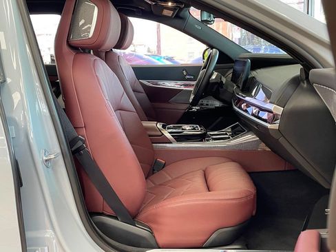 Used 2023 BMW i7 xDrive60 AWD/4WD image 31