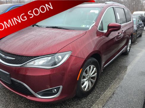 Used 2018 Chrysler Pacifica Touring-L w/ Premium Audio Group FWD image 1