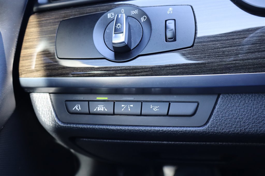 Used 2015 BMW 750Li RWD image 31
