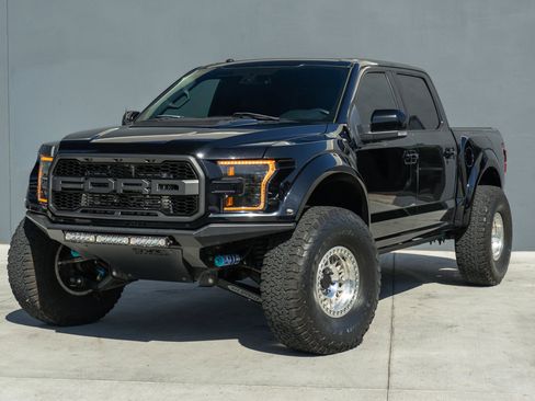Used 2017 Ford F150 Raptor w/ Equipment Group 802A Luxury AWD/4WD image 9