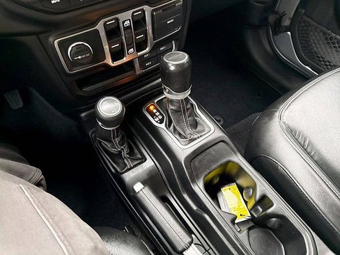 Used 2020 Jeep Gladiator Overland w/ Uconnect 4C Nav & Sound Group image 20