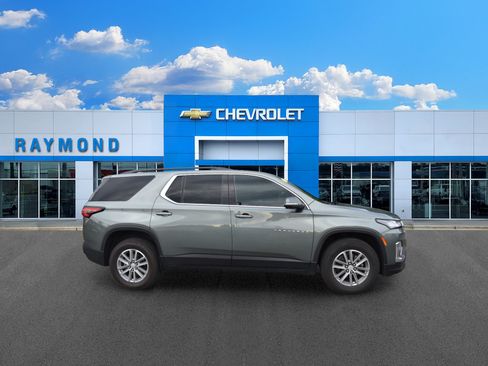 Used 2023 Chevrolet Traverse LT FWD image 2