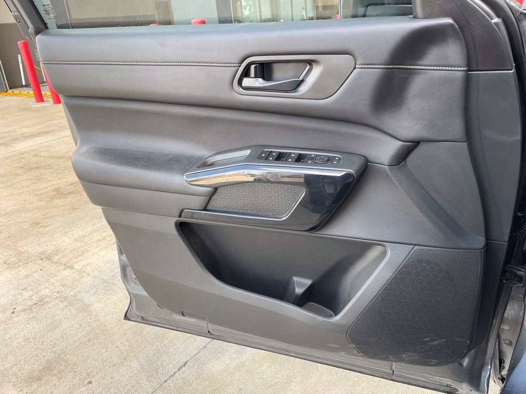 Certified 2025 Nissan Pathfinder SV FWD image 9