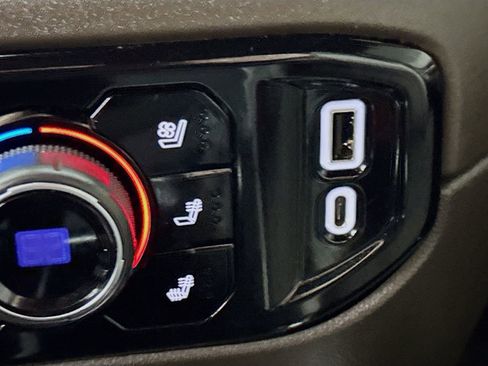 Used 2023 Chevrolet Silverado 1500 LTZ image 33