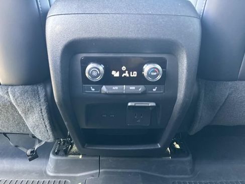 Used 2025 GMC Acadia Denali w/ Super Cruise Package FWD image 16