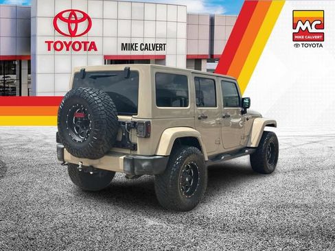 Used 2016 Jeep Wrangler Unlimited Sahara w/ Max Tow Package AWD/4WD image 5