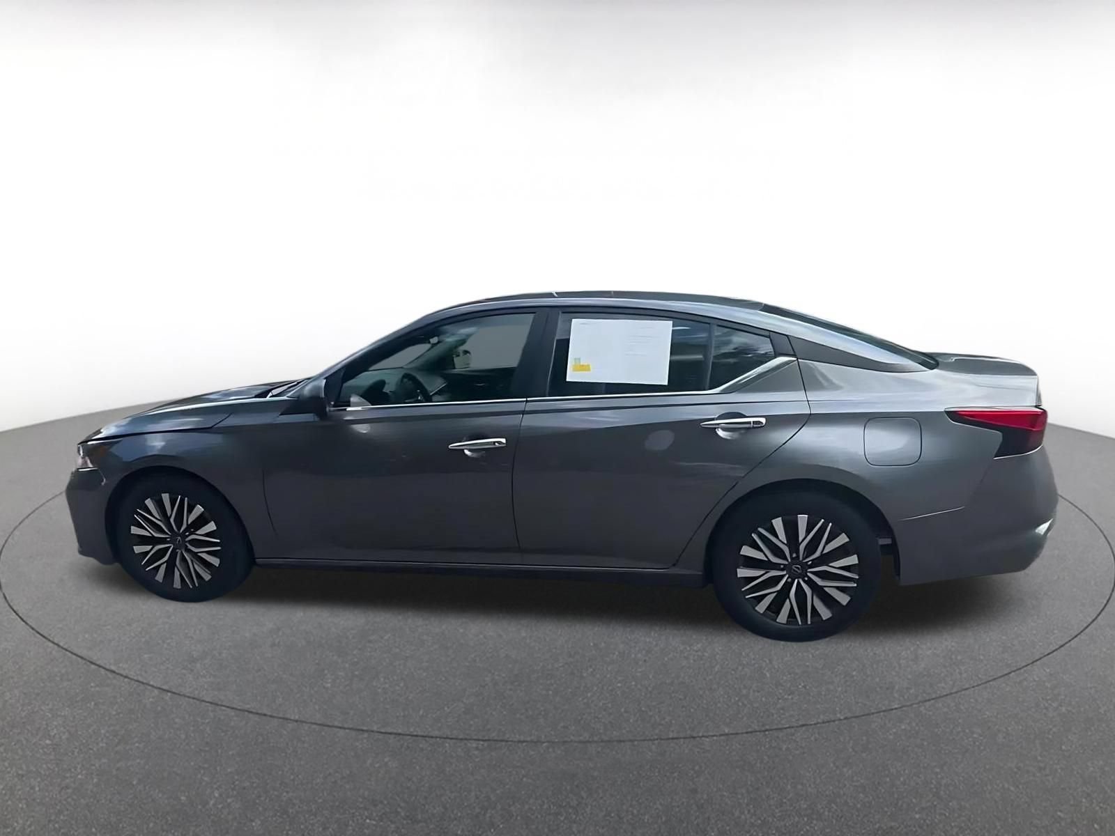 Used 2025 Nissan Altima 2.5 SV FWD image 7