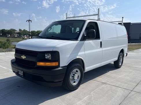 Used 2015 Chevrolet Express 2500 RWD image 5