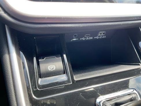 Used 2025 Subaru Outback Premium AWD/4WD image 21