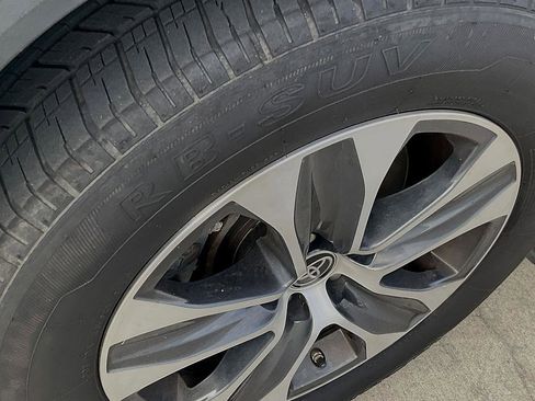 Used 2023 Toyota Highlander L image 14