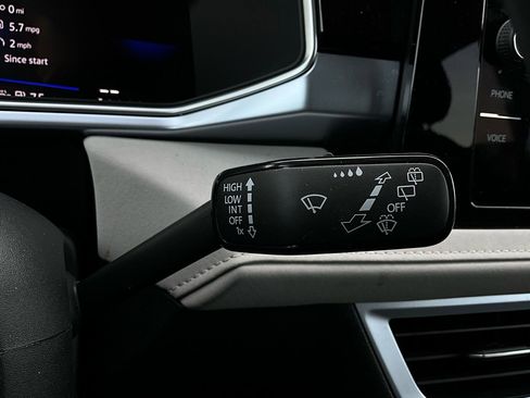 Used 2025 Volkswagen Taos SE image 38