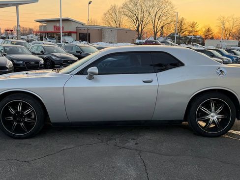 Used 2012 Dodge Challenger R/T image 2
