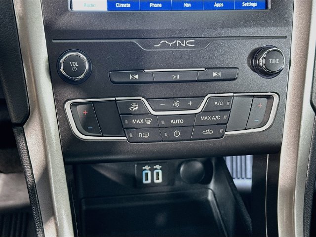 Used 2019 Ford Fusion SE FWD image 27